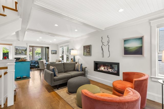 24 Cottage St, Provincetown, MA 02657
