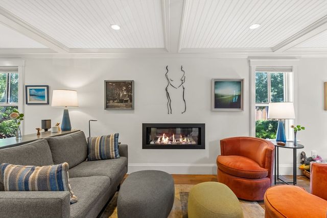 24 Cottage St, Provincetown, MA 02657