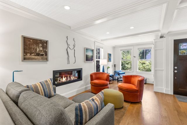 24 Cottage St, Provincetown, MA 02657