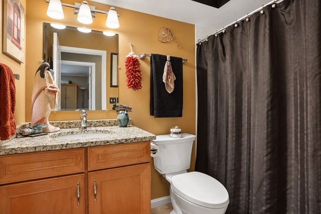 201 Thames Parkway 3A, Park Ridge, IL 60068