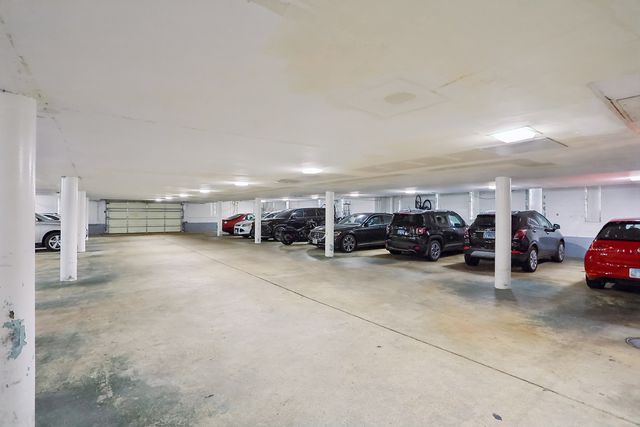 201 Thames Parkway 3A, Park Ridge, IL 60068