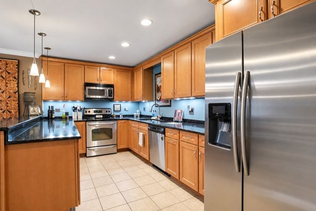 201 Thames Parkway 3A, Park Ridge, IL 60068