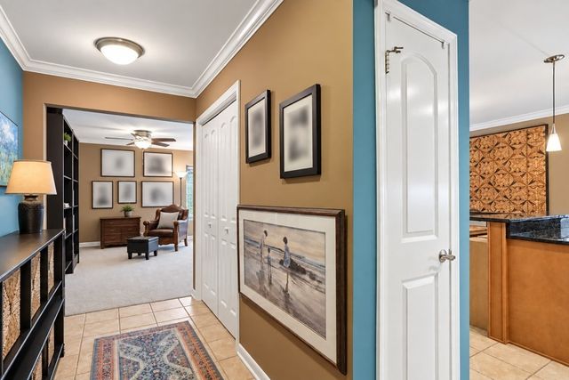 201 Thames Parkway 3A, Park Ridge, IL 60068