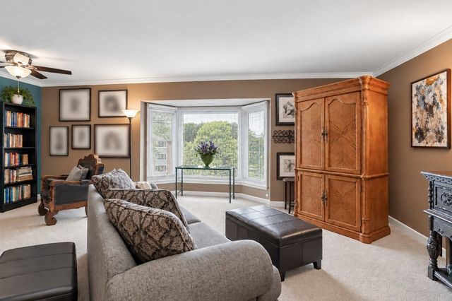 201 Thames Parkway 3A, Park Ridge, IL 60068