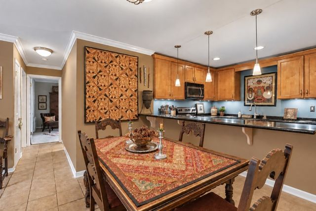 201 Thames Parkway 3A, Park Ridge, IL 60068
