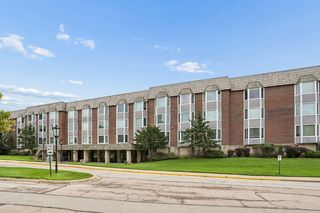 201 Thames Parkway 3A, Park Ridge, IL 60068
