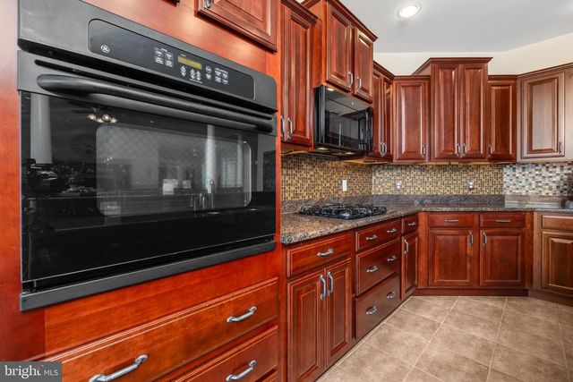 8419 CARPET RD, New Tripoli, PA 18066