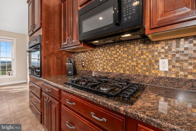 8419 CARPET RD, New Tripoli, PA 18066