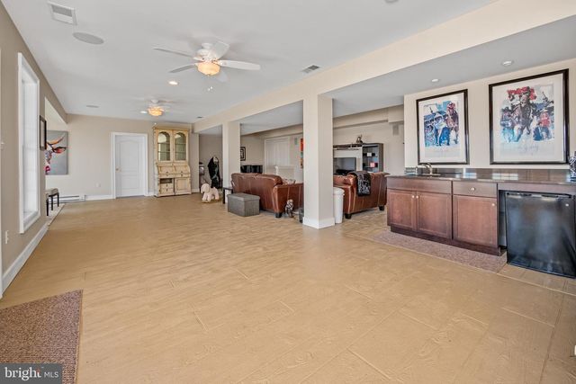 8419 CARPET RD, New Tripoli, PA 18066