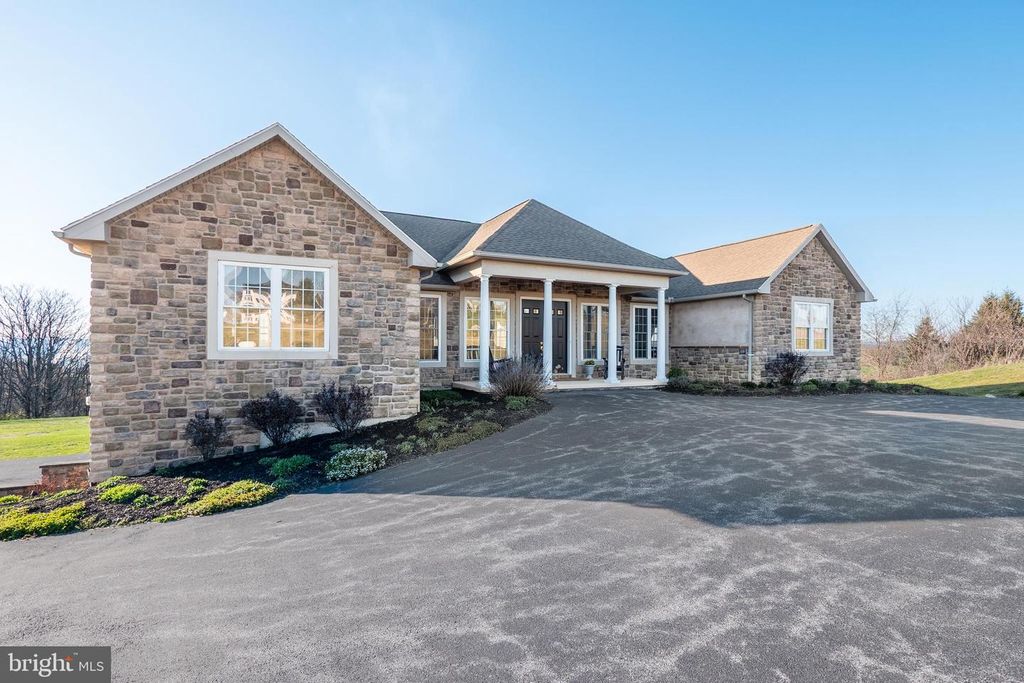 8419 CARPET RD, New Tripoli, PA 18066