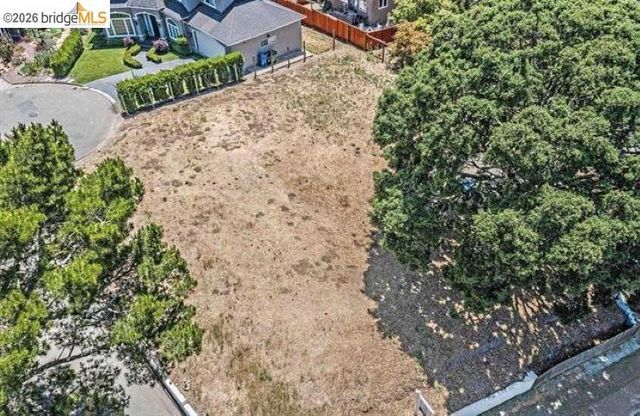 8246 Terrace Dr, El Cerrito, CA 94530