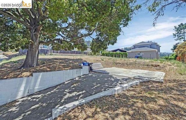 8246 Terrace Dr, El Cerrito, CA 94530