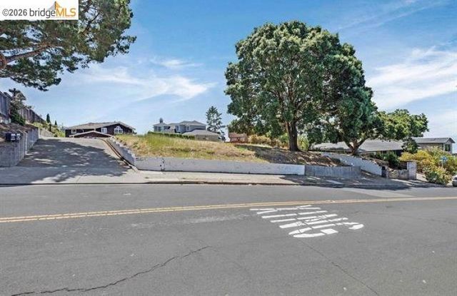 8246 Terrace Dr, El Cerrito, CA 94530