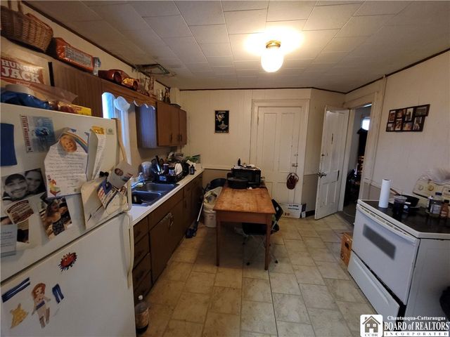 17 Columbia Avenue, Jamestown, NY 14701
