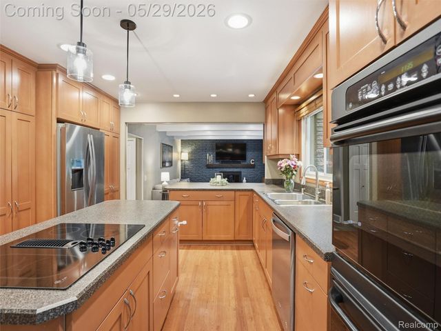 3324 Hartslock Woods Drive, West Bloomfield Charter Township, MI 48322