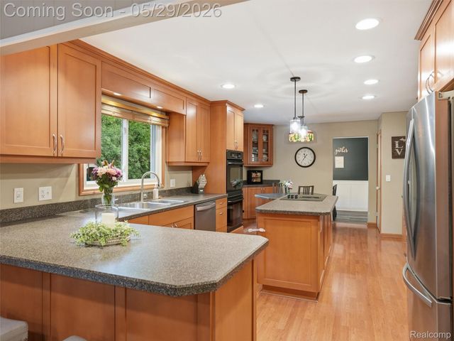3324 Hartslock Woods Drive, West Bloomfield Charter Township, MI 48322