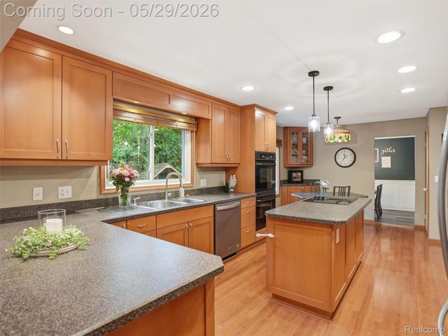 3324 Hartslock Woods Drive, West Bloomfield Charter Township, MI 48322