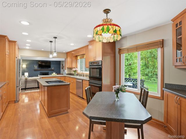 3324 Hartslock Woods Drive, West Bloomfield Charter Township, MI 48322