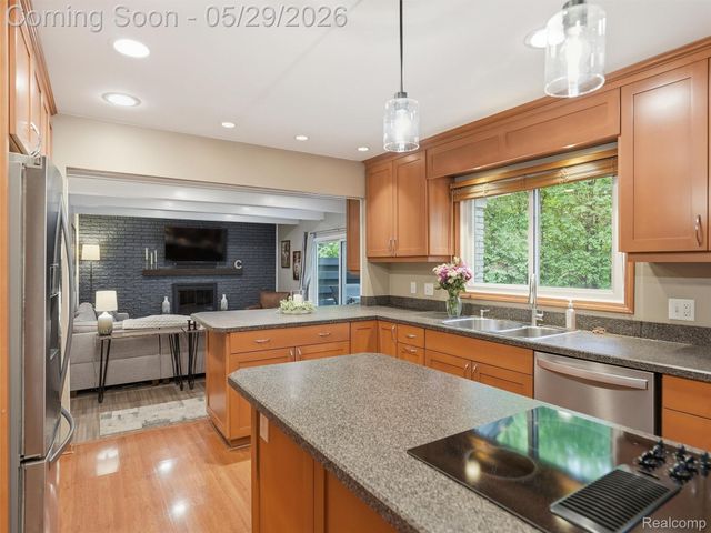 3324 Hartslock Woods Drive, West Bloomfield Charter Township, MI 48322