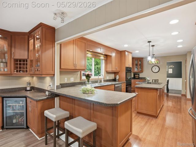 3324 Hartslock Woods Drive, West Bloomfield Charter Township, MI 48322