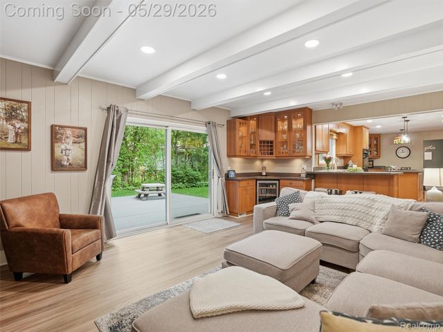 3324 Hartslock Woods Drive, West Bloomfield Charter Township, MI 48322