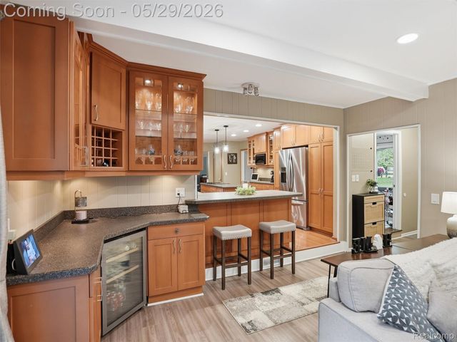 3324 Hartslock Woods Drive, West Bloomfield Charter Township, MI 48322