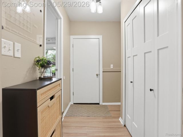 3324 Hartslock Woods Drive, West Bloomfield Charter Township, MI 48322