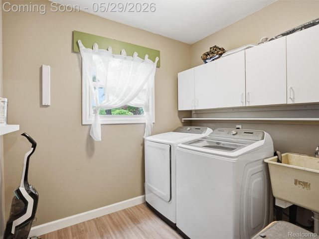 3324 Hartslock Woods Drive, West Bloomfield Charter Township, MI 48322