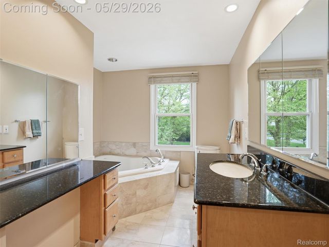 3324 Hartslock Woods Drive, West Bloomfield Charter Township, MI 48322