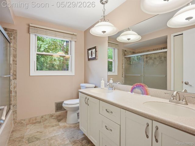 3324 Hartslock Woods Drive, West Bloomfield Charter Township, MI 48322