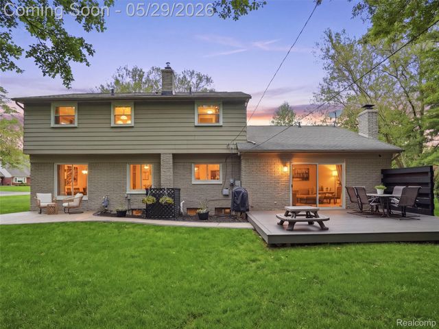3324 Hartslock Woods Drive, West Bloomfield Charter Township, MI 48322