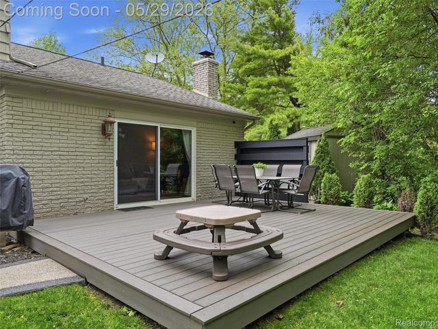 3324 Hartslock Woods Drive, West Bloomfield Charter Township, MI 48322