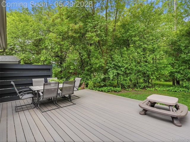 3324 Hartslock Woods Drive, West Bloomfield Charter Township, MI 48322