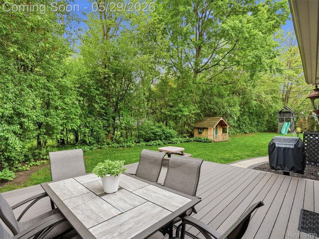 3324 Hartslock Woods Drive, West Bloomfield Charter Township, MI 48322
