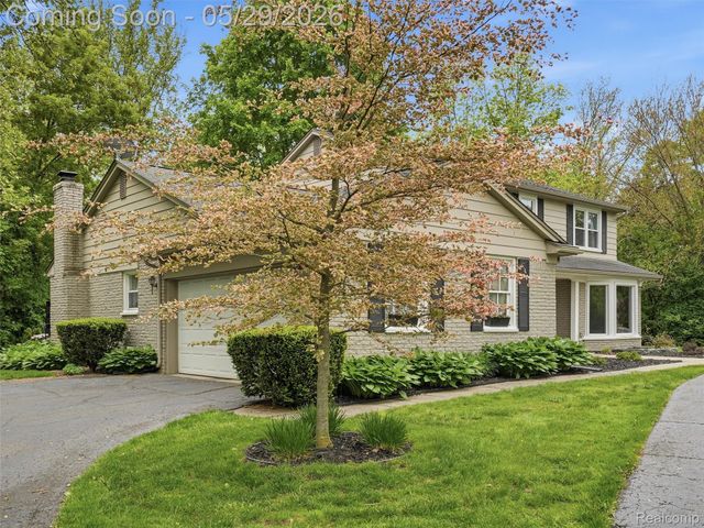 3324 Hartslock Woods Drive, West Bloomfield Charter Township, MI 48322