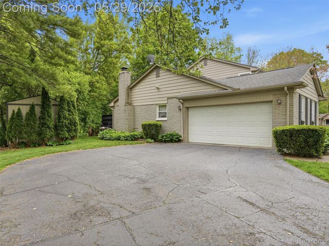 3324 Hartslock Woods Drive, West Bloomfield Charter Township, MI 48322