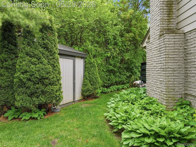3324 Hartslock Woods Drive, West Bloomfield Charter Township, MI 48322