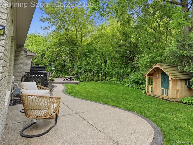 3324 Hartslock Woods Drive, West Bloomfield Charter Township, MI 48322