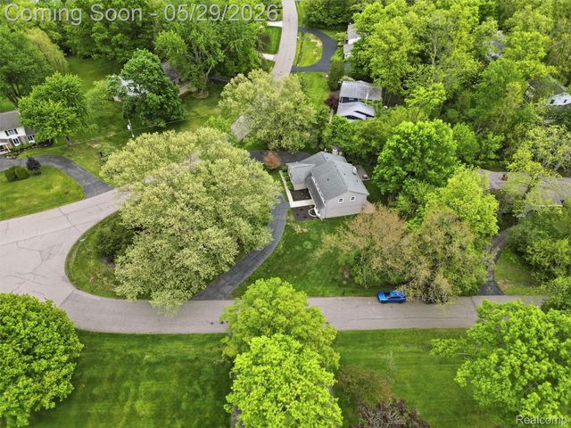 3324 Hartslock Woods Drive, West Bloomfield Charter Township, MI 48322