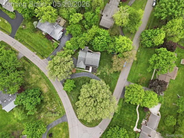 3324 Hartslock Woods Drive, West Bloomfield Charter Township, MI 48322
