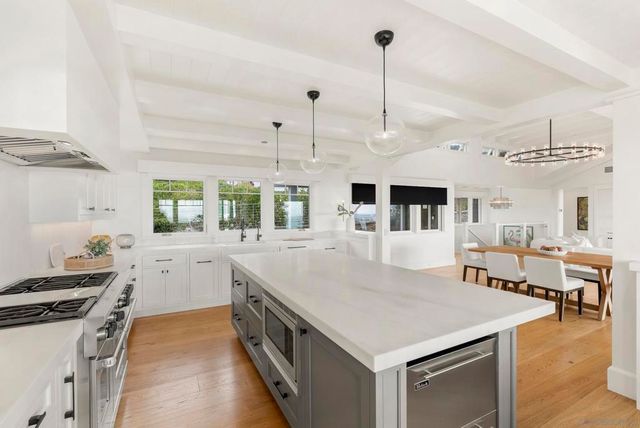 2026 Seaview Avenue, Del Mar, CA 92014
