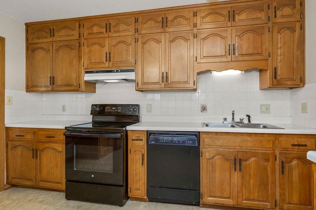 5806 W 75th Street, Prairie Village, KS 66208