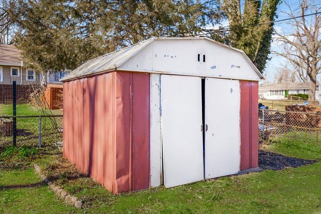 5806 W 75th Street, Prairie Village, KS 66208