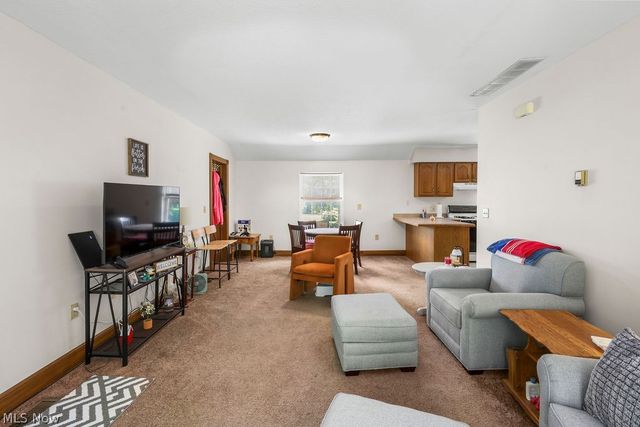 547 E Main Street, Ravenna, OH 44266