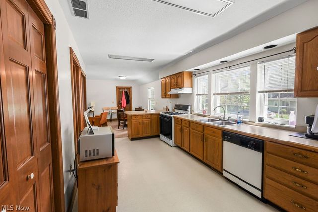 547 E Main Street, Ravenna, OH 44266