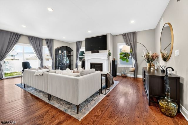 11 Tulip Ct, Kenilworth Boro, NJ 07033