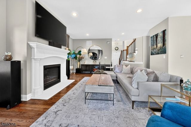 11 Tulip Ct, Kenilworth Boro, NJ 07033