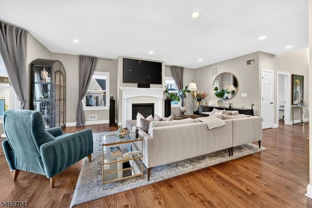 11 Tulip Ct, Kenilworth Boro, NJ 07033