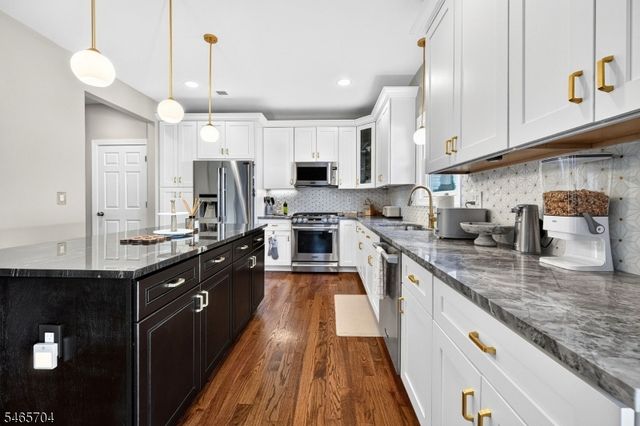 11 Tulip Ct, Kenilworth Boro, NJ 07033