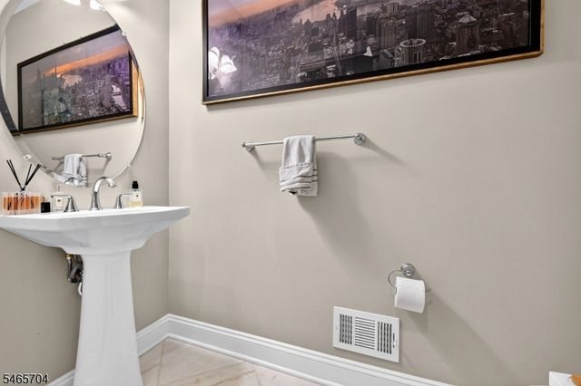 11 Tulip Ct, Kenilworth Boro, NJ 07033